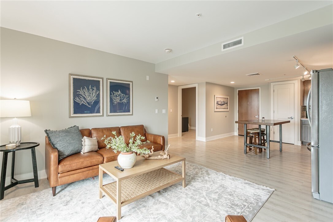 Photo - 205 Lakeshore Dr