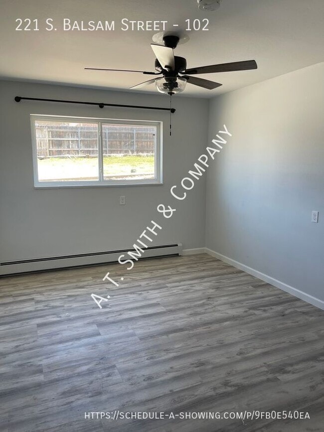 Building Photo - 221 S Balsam St Unit 102