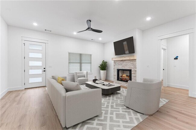 Photo - 16 Celtic Dr