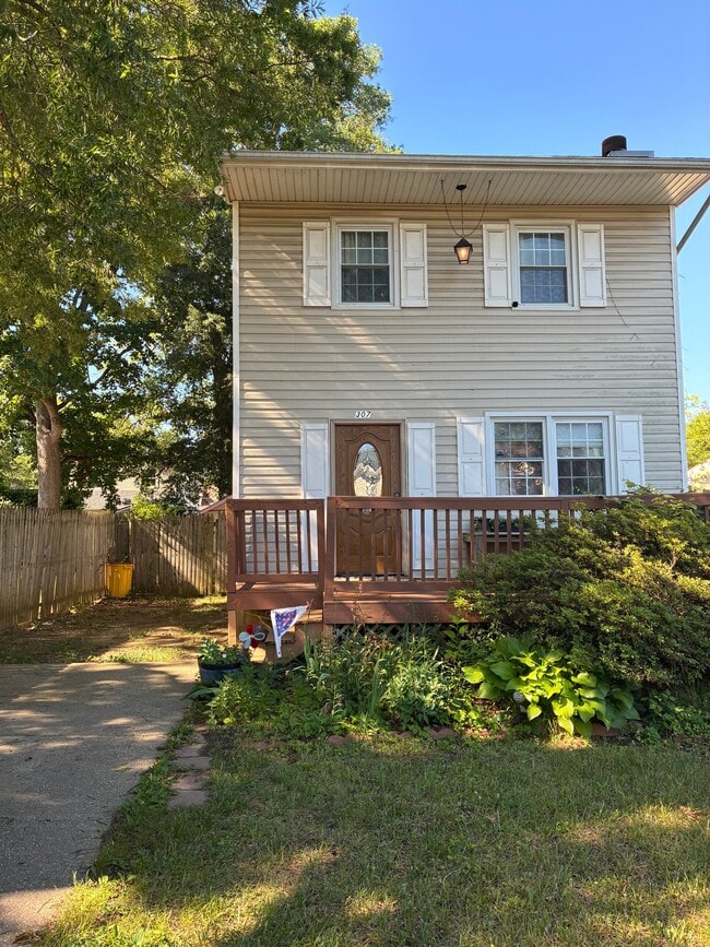 Building Photo - 307 Bayview Dr