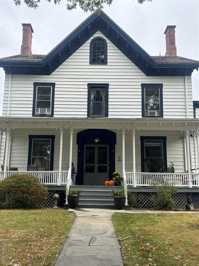 Building Photo - 113 Academy St Unit 2