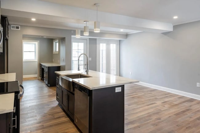 Photo - 4464 Broadway Blvd