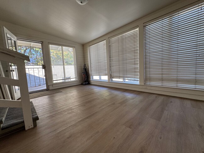 Photo - 712 E Washington St