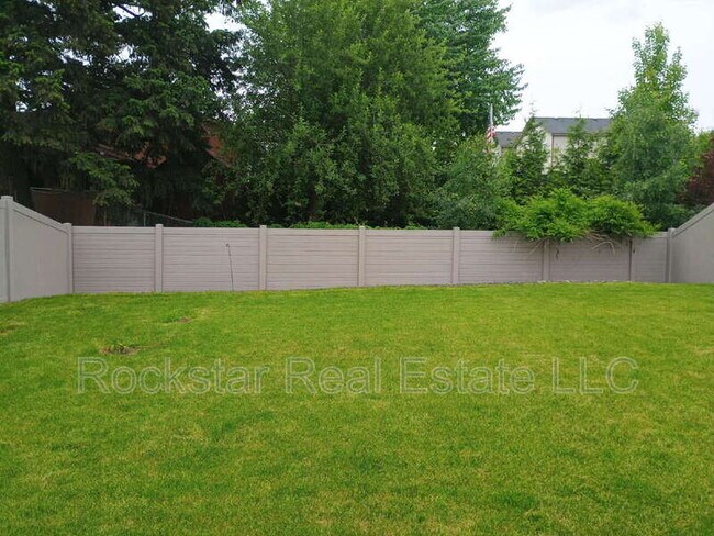 109 W Goldenrod Ave