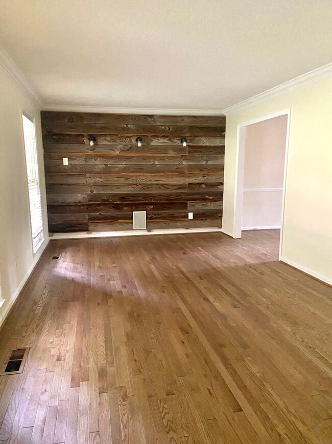 Photo - 3423 N River Rd