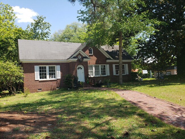 Photo - 102 N Oak St