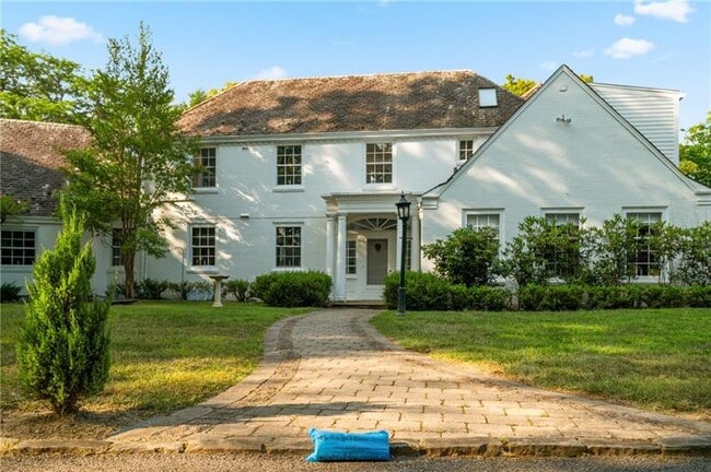 Photo - 879 Blackburn Rd