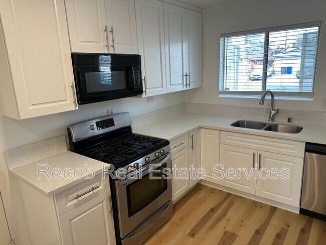 Photo - 1375 Coker Way