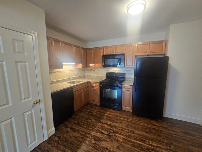 Photo - 720 Main St Unit 4
