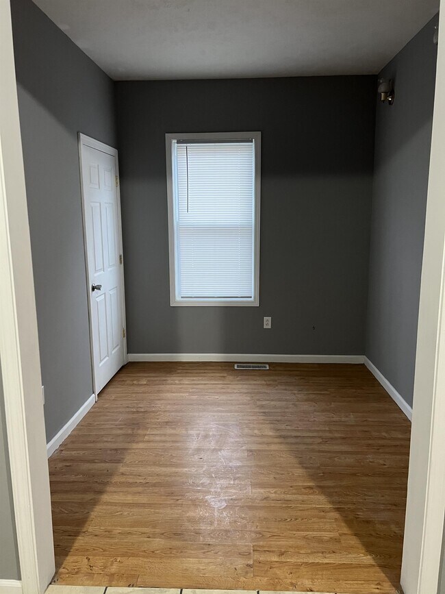 Photo - 1011 S Greenlawn Ave