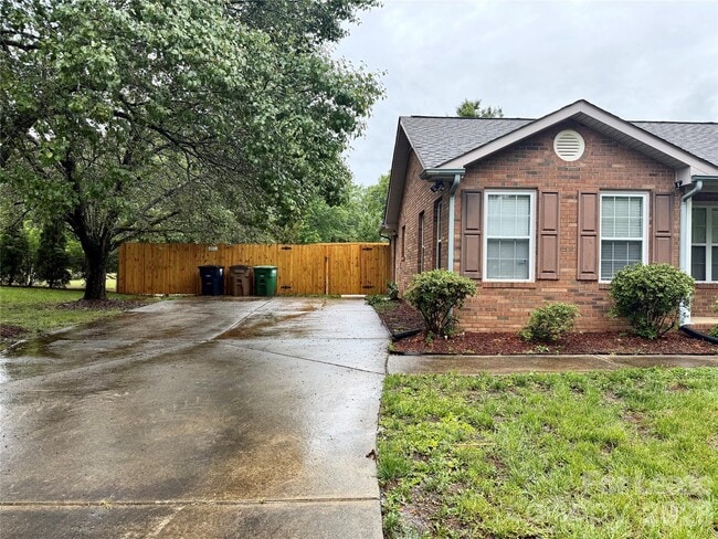 Photo - 2809 Faircroft Way