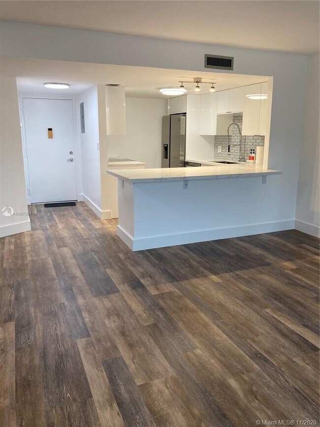 Photo - 1300 NE Miami Gardens Dr Unit 521e