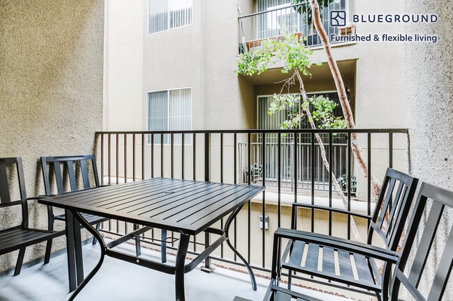 Photo - 2225 S Beverly Glen Blvd Unidad FL2-ID1271