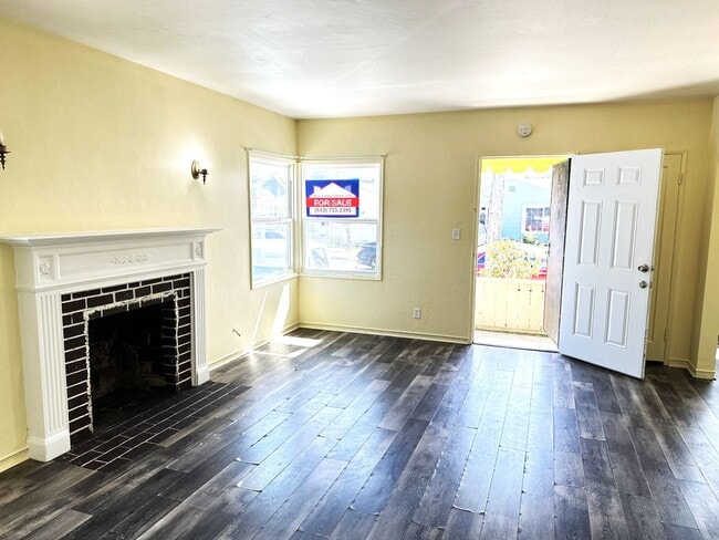 Photo - 2 BED/1 BATH/Home For RENT! Cozy, and Char...