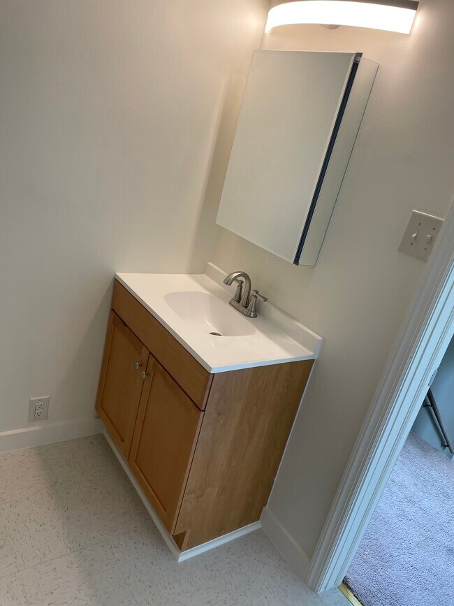 Bathroom - 33 Dixon Blvd Apartments Unit #2