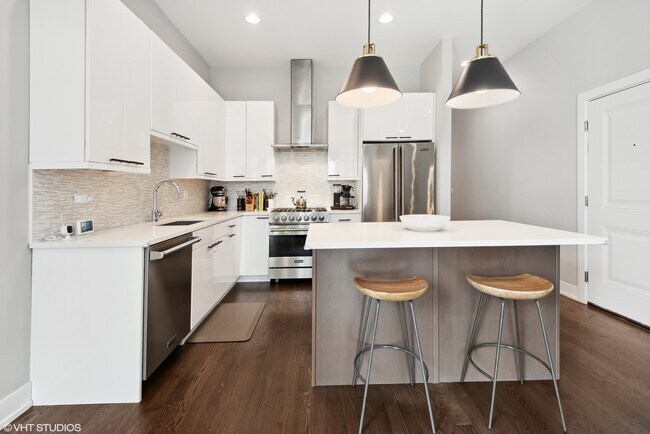 Photo - 1618 N Bosworth Ave Unit 2S