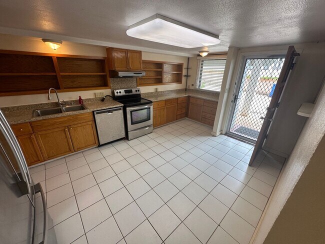 Photo - Charming Wilhelmina Rise Home with Stunning Diamond Head & Ocean Views