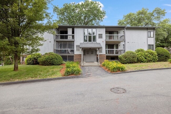Building Photo - 1461 Pawtucket Blvd Unit B-3 Rental