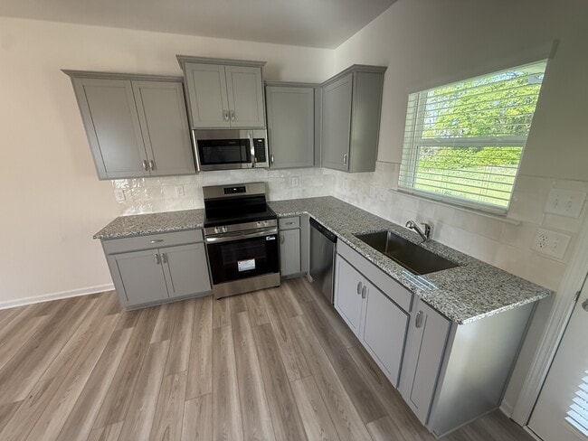 Photo - 184 Fair Oak Ln