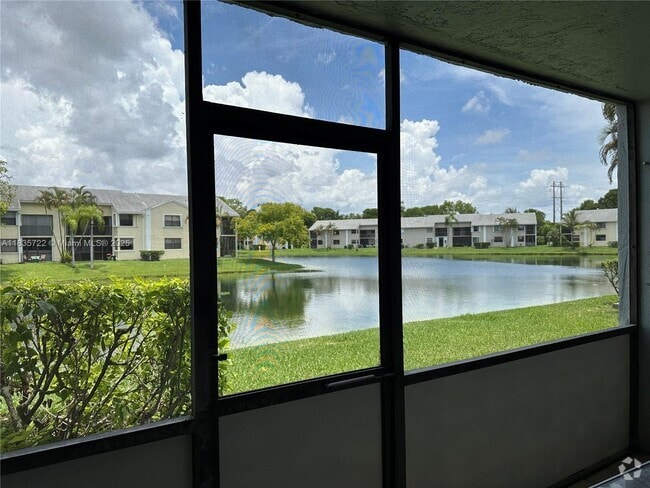 Building Photo - 960 N Franklin Ave Unit 960G Rental