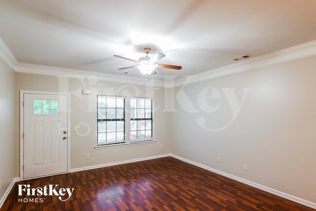 Photo - 601 Enclave Ln