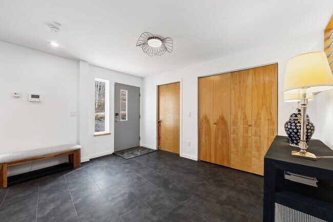 Photo - 11 Russell Trail