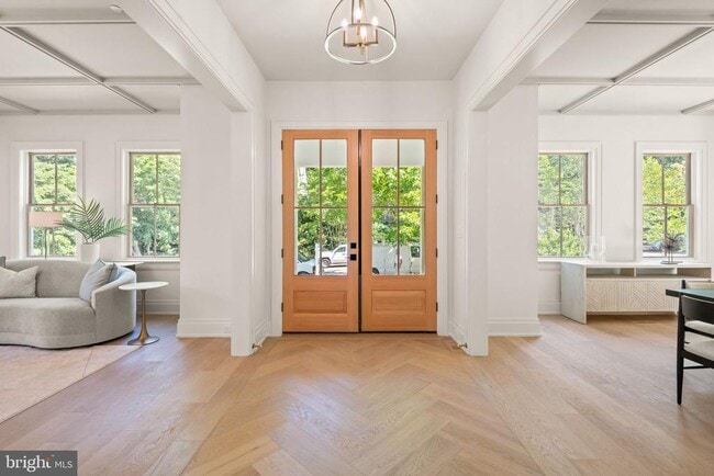 Building Photo - 5022 Cathedral Ave NW Rental