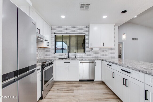 Photo - 1112 N 87th St