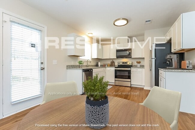 Photo - 1221 Akins Ridge Dr