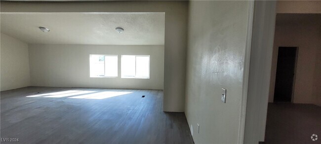 Building Photo - 5533 Tres Piedras Rd Rental