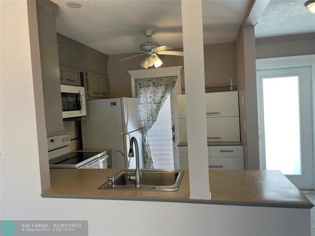 Photo - 4421 NW 16th St Unidad G211