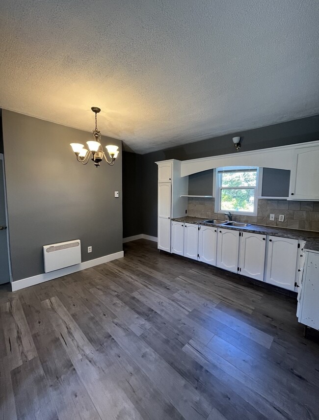 Photo - 998-998 Riverside Dr