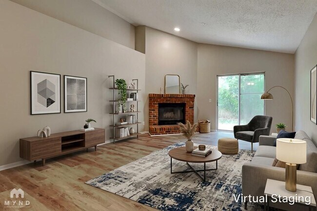 Photo - 580 Staffordshire Dr
