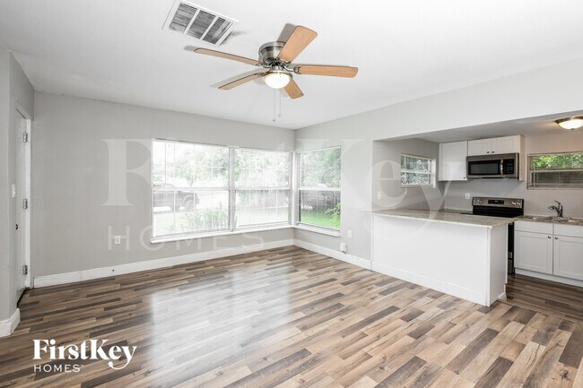 Photo - 611 Hewett Dr