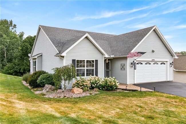 Photo - 2093 Mykola Rd