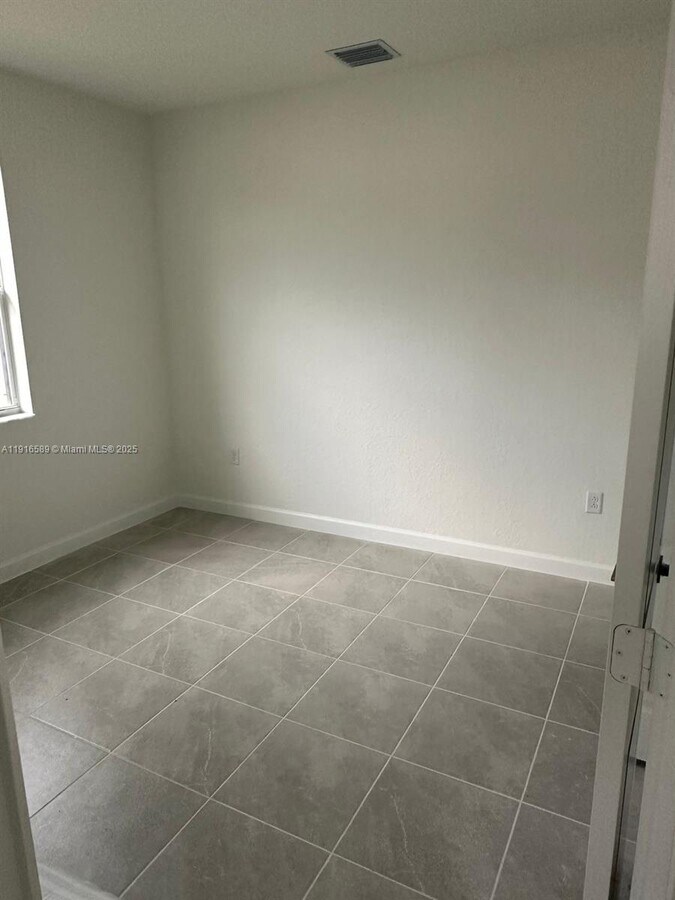 Photo - 2371 SE 23rd Ave Unit 1