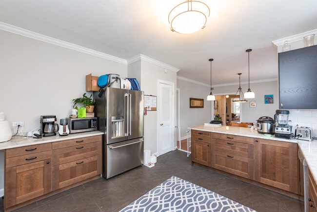 Photo - 426 S Elmwood Ave Unit 1