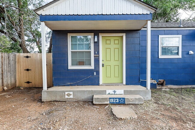 Building Photo - Newly Remodeled Duplex with Modern Touches... Rental