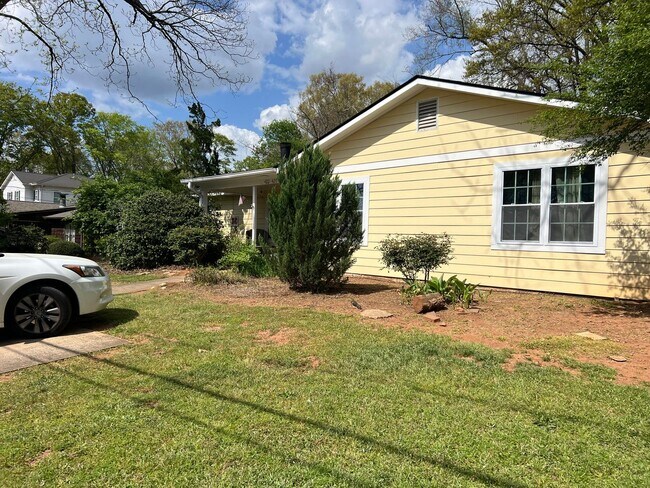 Photo - 2 Bedroom Duplex in Boulevard with a Yard