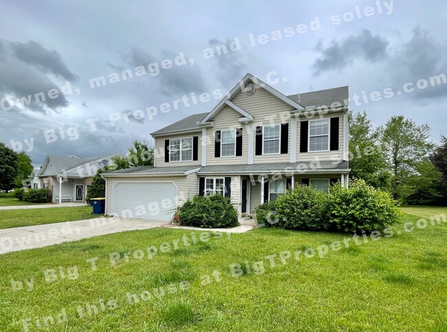 Building Photo - Large 4 bedroom 2.5 bath 2 car garage hous... Rental