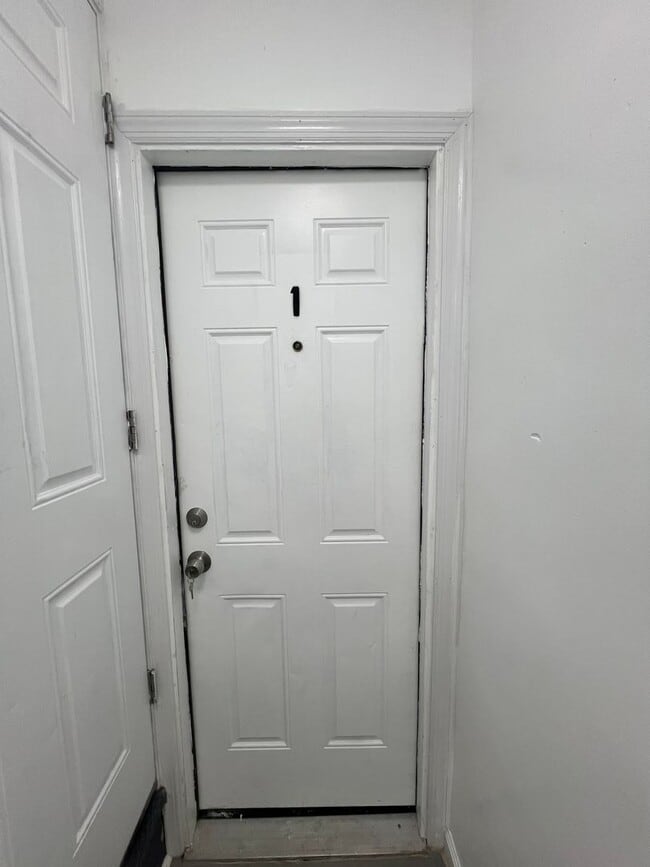 Photo - 22 1/2 Seward Ave Unidad 1st Floor