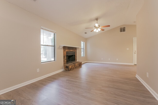 Photo - 145 Lynda Ln