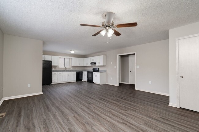 Photo - Country Shores Apartments