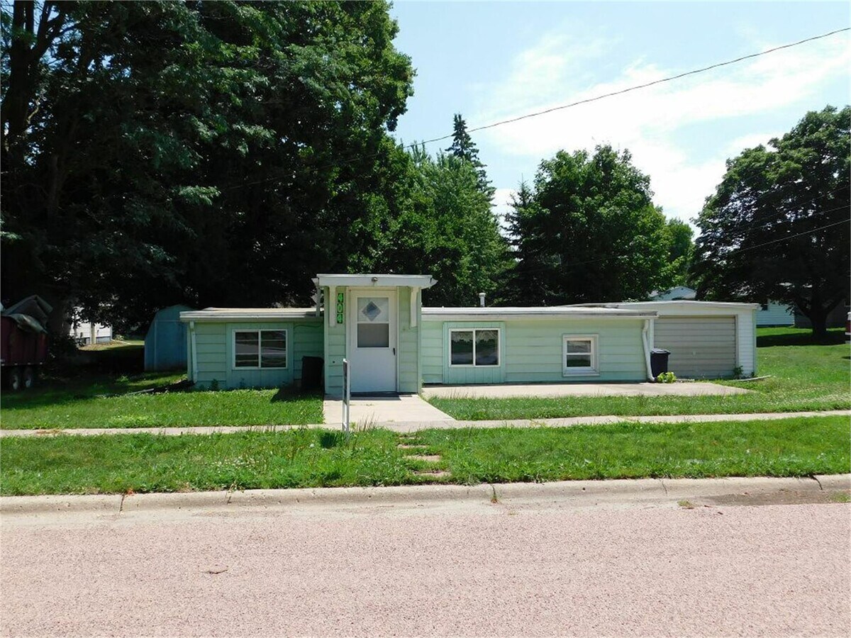 Photo - 404 W 1st St