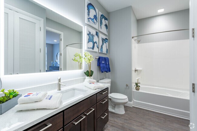 1 BR, 1 BA - Boulevard - 683 SF