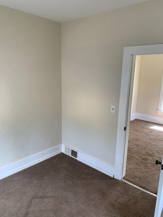 Building Photo - 2809 South Ave Unit 2809