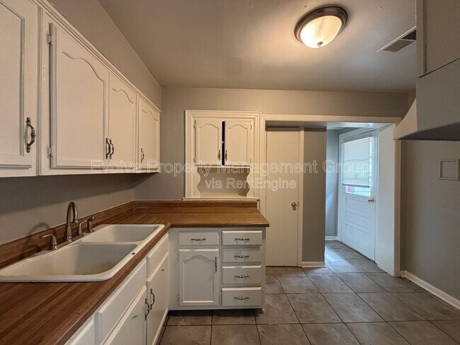 Photo - 3723 Wilshire Rd