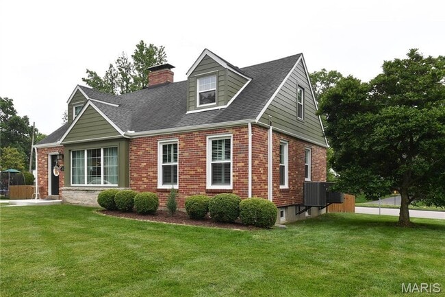 Photo - 342 Greenleaf Dr