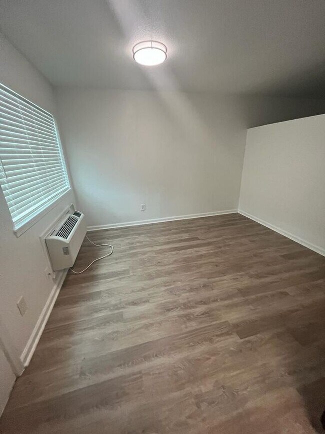 Photo - Tall Timbers Apartments