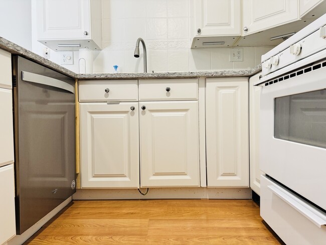 Photo - 5S070 Pebblewood Ln Unit F11